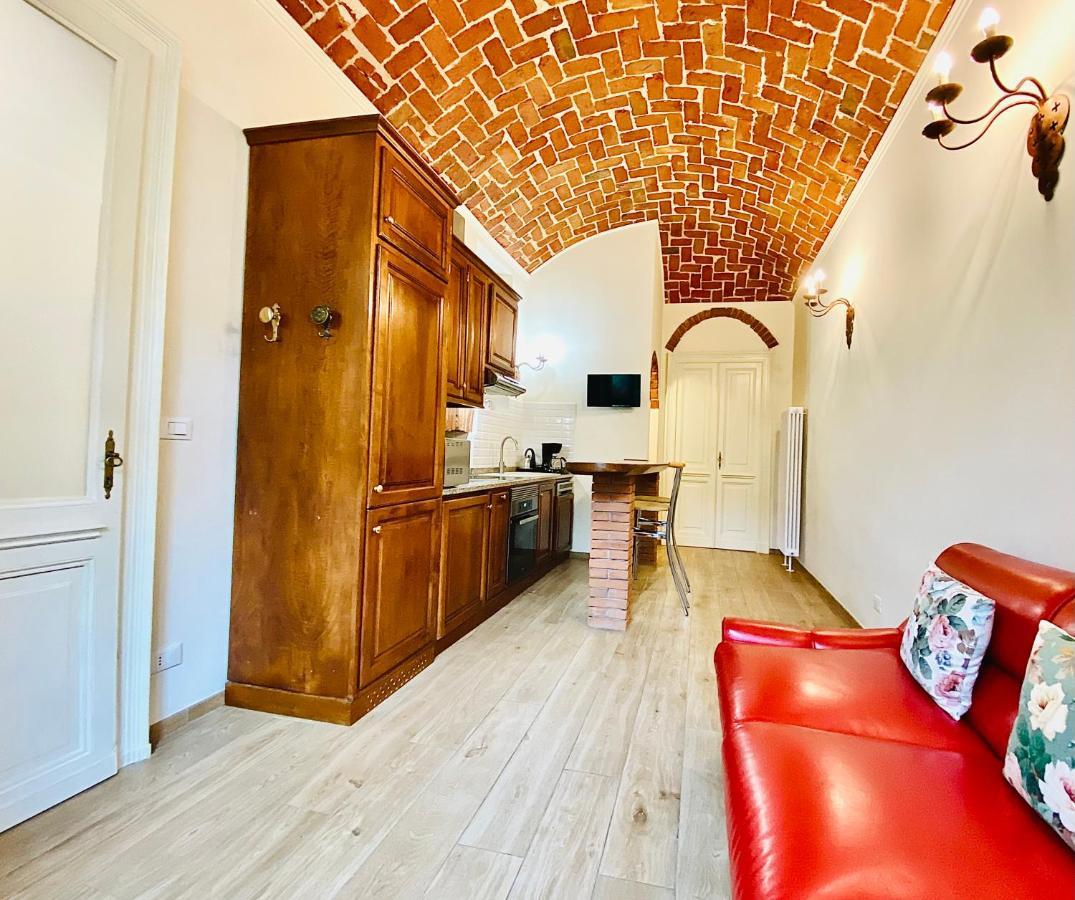 Exquisitely Renovated And Centrally Located With Free Parking Apartament Turyn