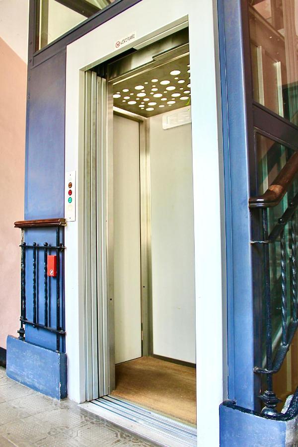 Exquisitely Renovated And Centrally Located With Free Parking * Turyn